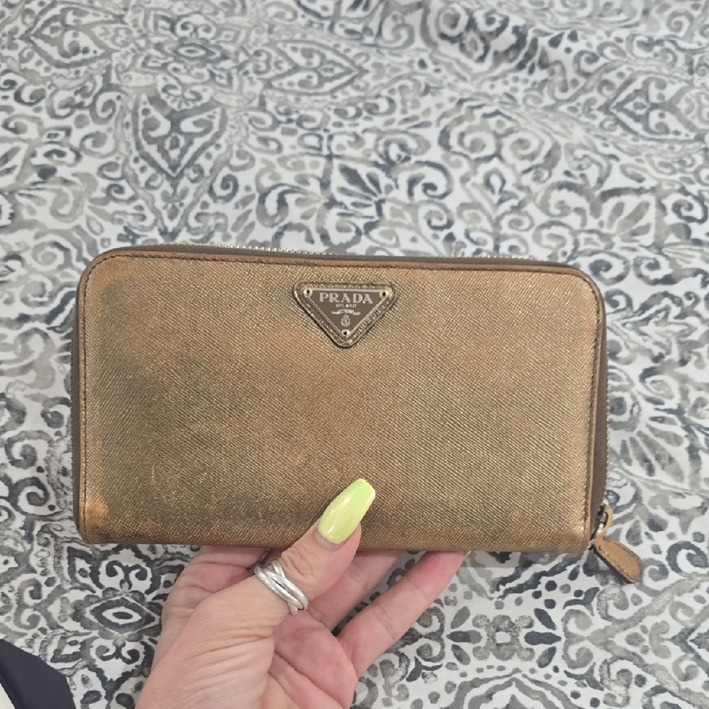 Prada Gold Metallic Wallet Sleek Design With Card Authentic - Picture 2 of 11